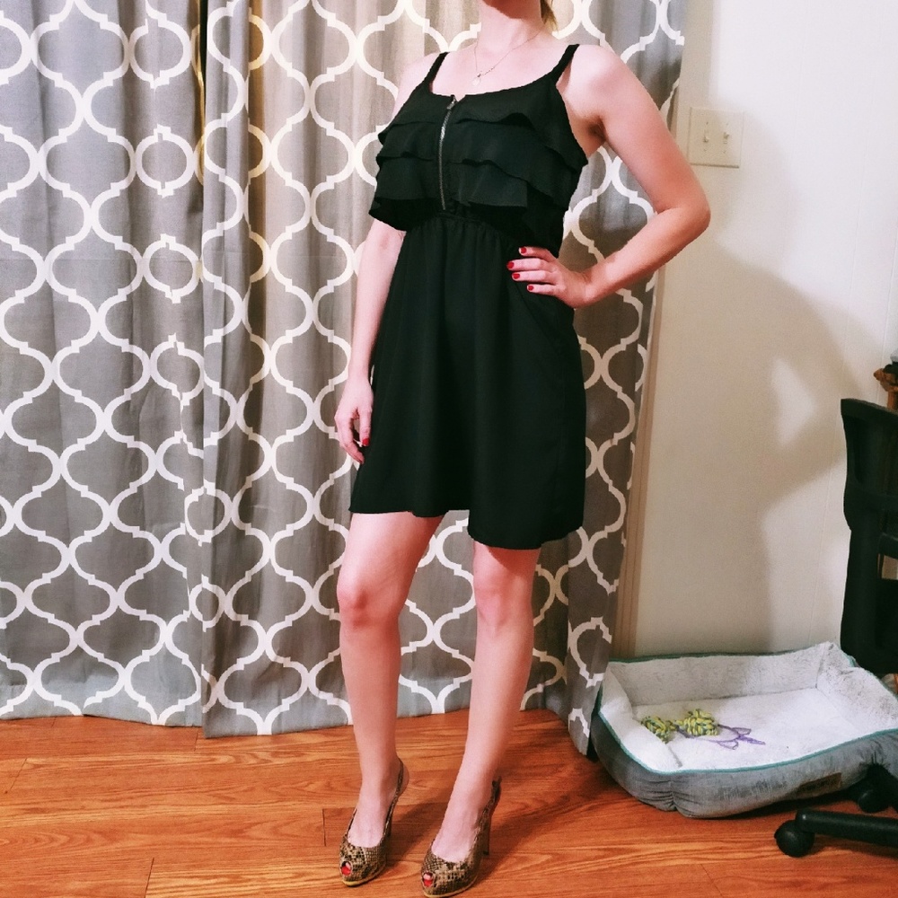 NWOT 💋 Zip Front Ruffled Top "Little Black Dress"